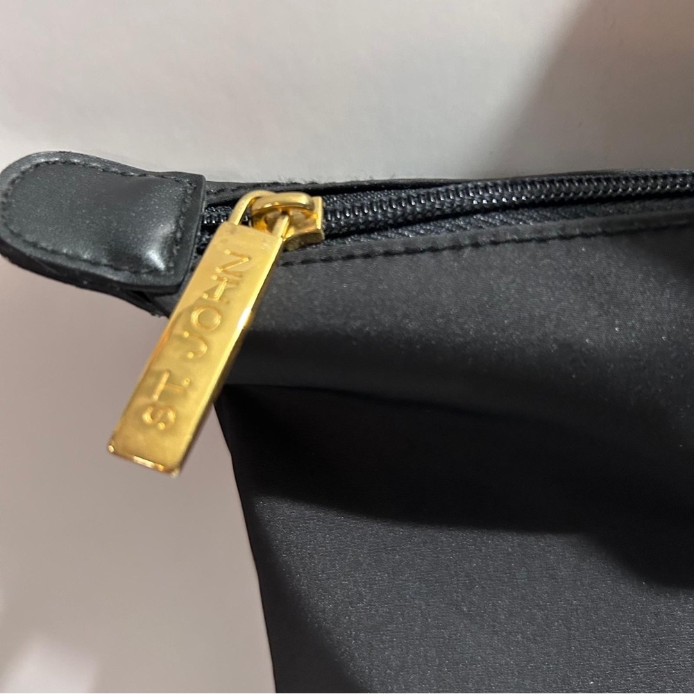 St.John (Copy) Black Structured Tote Bag with Elegant Design - Picture 2 of 9